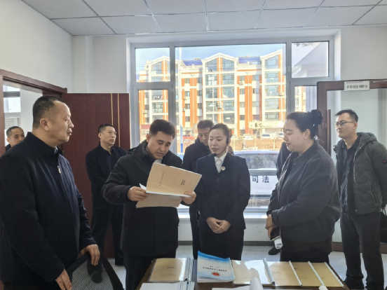 自治区司法厅党委委员、政治警务部主任霍庆尊一行深入我盟开展“大走访、大排查、大化解”工作